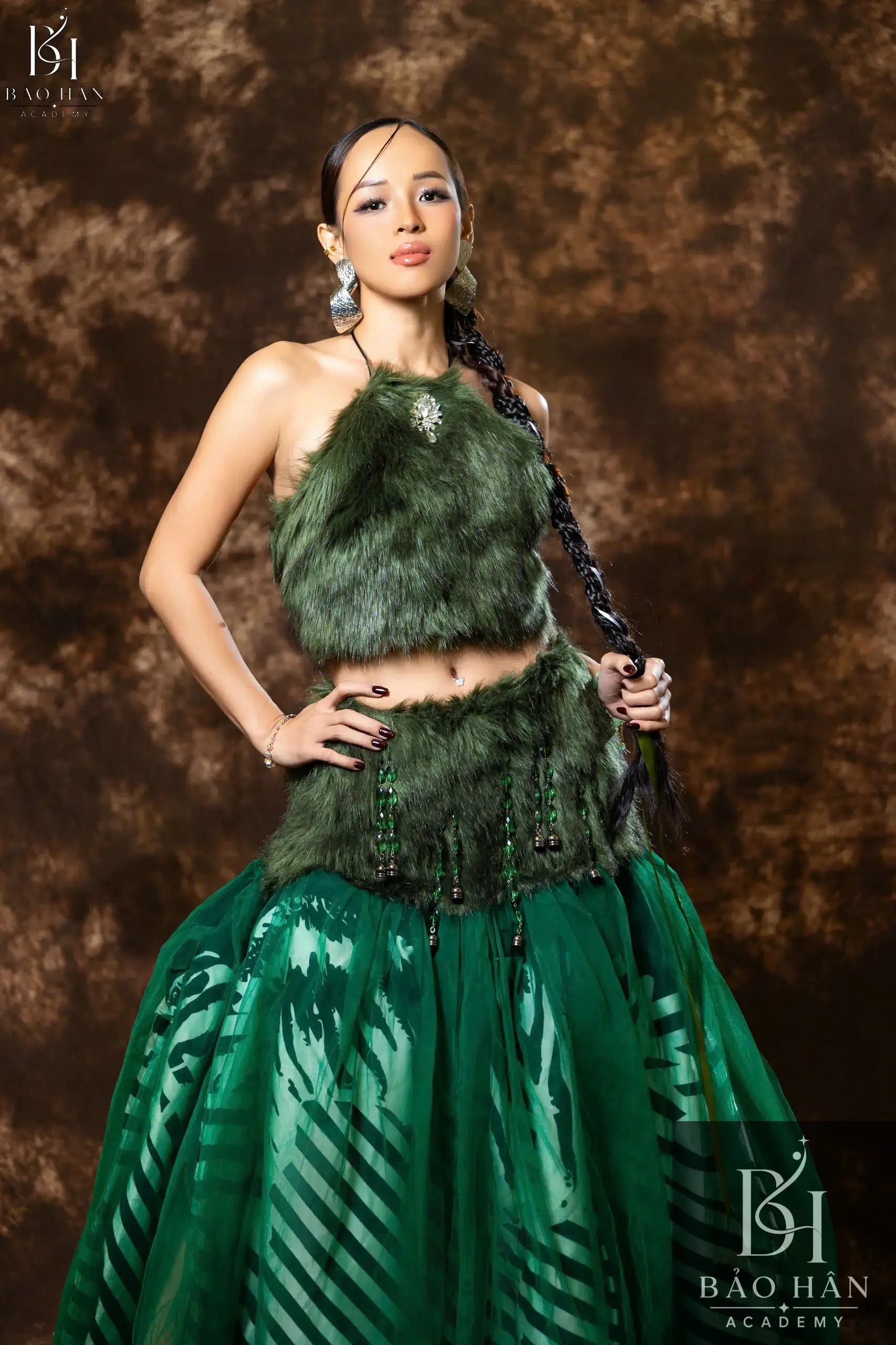 Loan Nguyễn - Catwalk Director / Top 5 Miss Celebrity VietNam