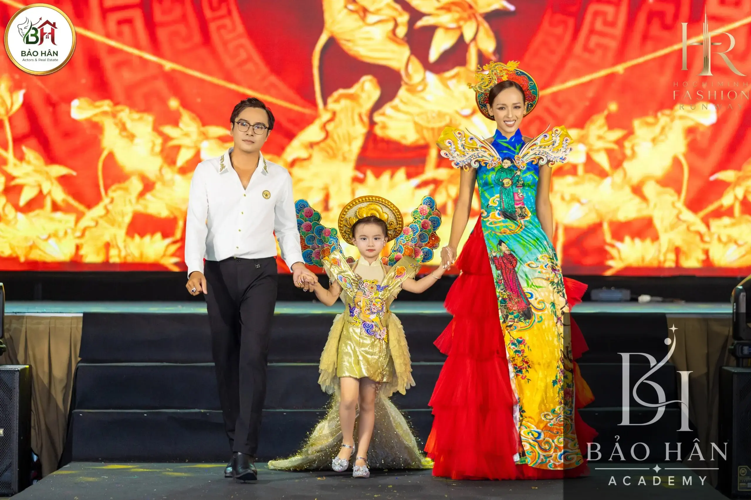 BẢO HÂN ENTERTAINMENT CÀN QUÉT SHOWBIZ VỚI SIÊU SHOW “TỨ BÌNH VIỆT SẮC